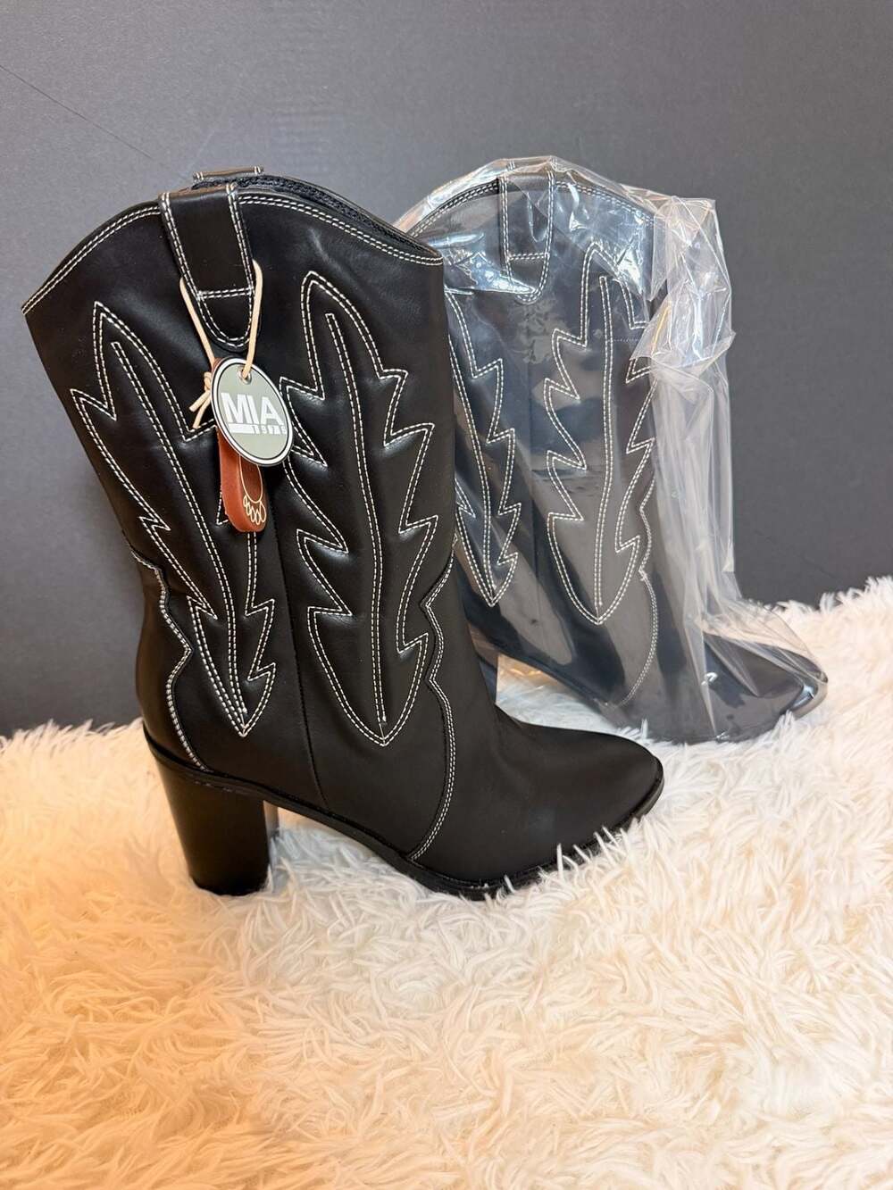 Mia Raylyn Cowboy Boots Size 9 Black Heeled Western Booties